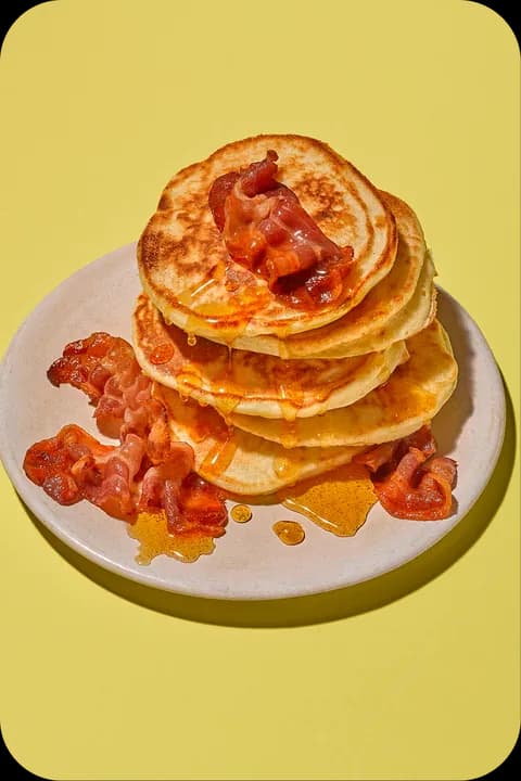Herzhafte Pancakes mit Bacon und Ahornsirup – FoodDude