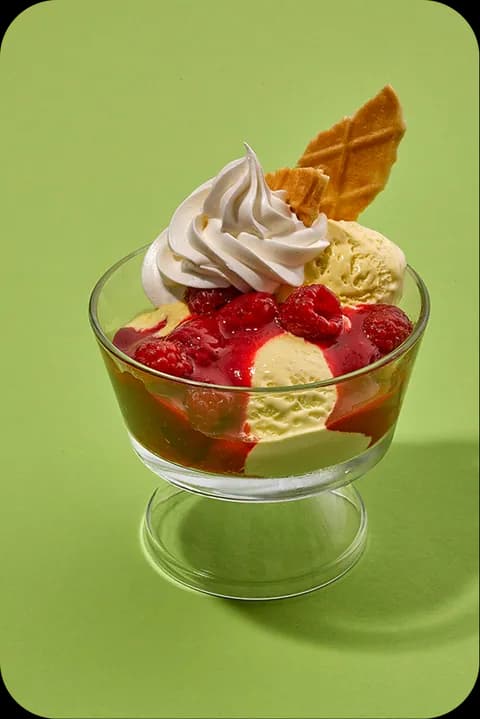 Vanilleeis mit heißen Himbeeren – FoodDude