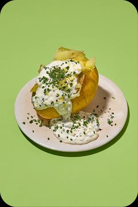 Ofenkartoffel mit Sour Cream – FoodDude
