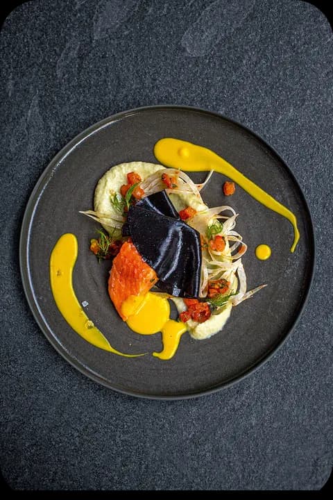 Offener Raviolo mit Saibling & Fenchel – Cornelia Poletto
