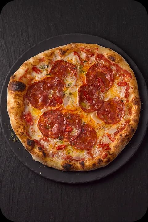 Pizza Napoli mit Salami – FoodDude+